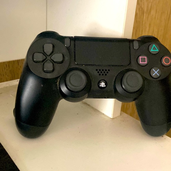 PS4 controller - Picture 1 of 2